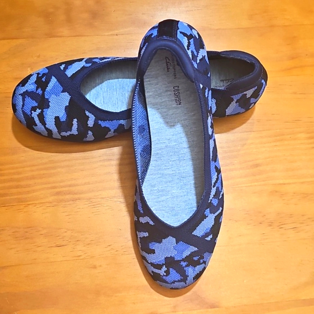 Clarks Blue Carly Wish Camouflage Patterned Women's Flats Size 9.5 Wide
